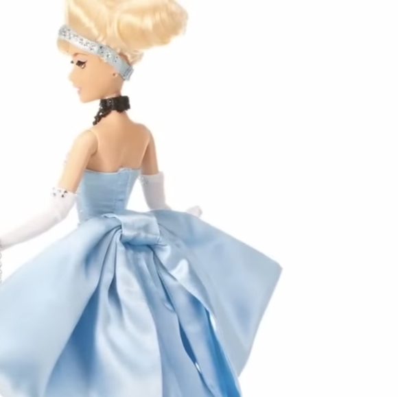 2011 Limited Edition Disney Designer Cinderella Doll - Picture 3 of 6